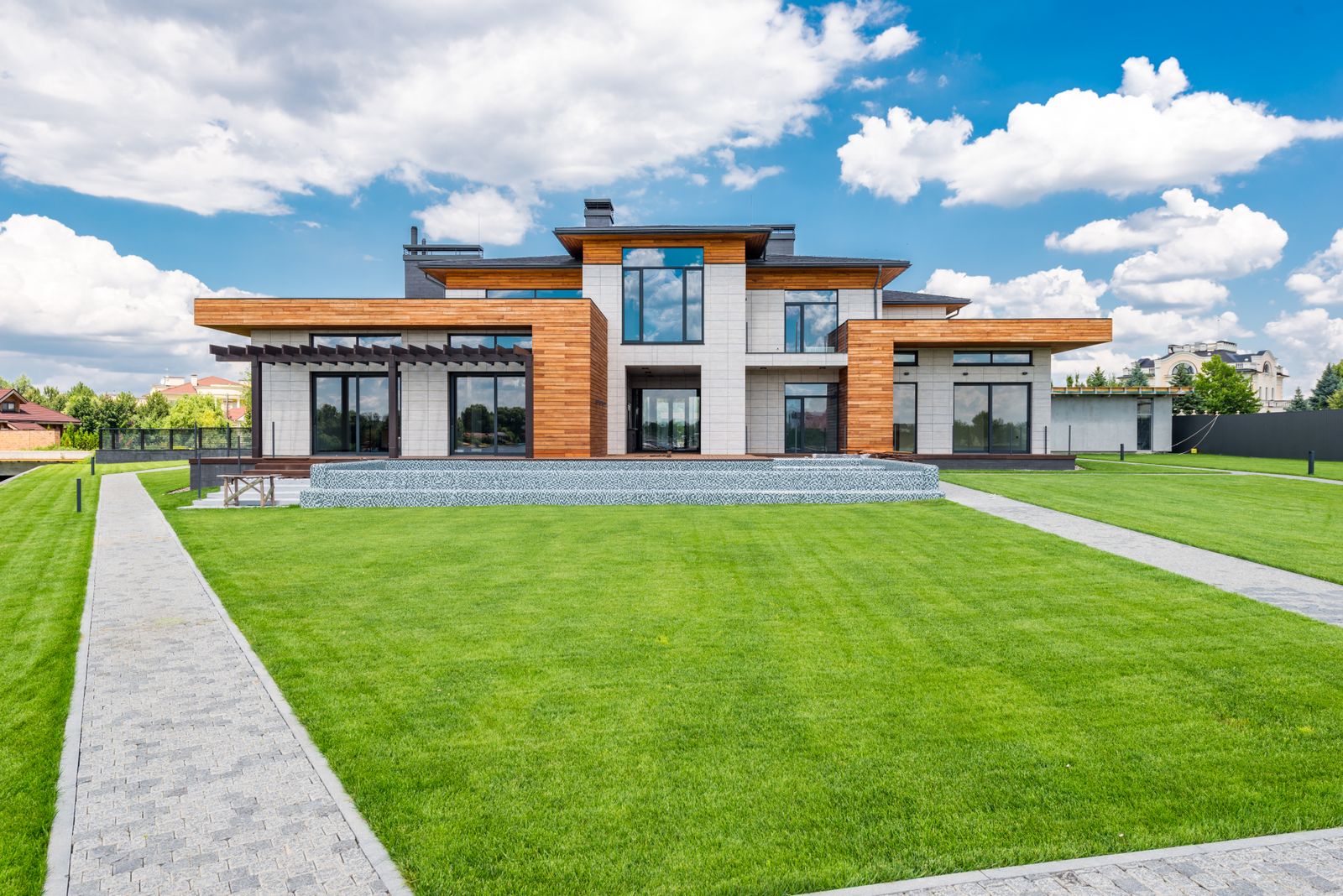 How to block sunlight from windows in a sunny Florida home with large glass walls